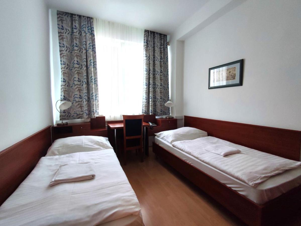 Hotel JURKI Dom Bratislava Buitenkant foto