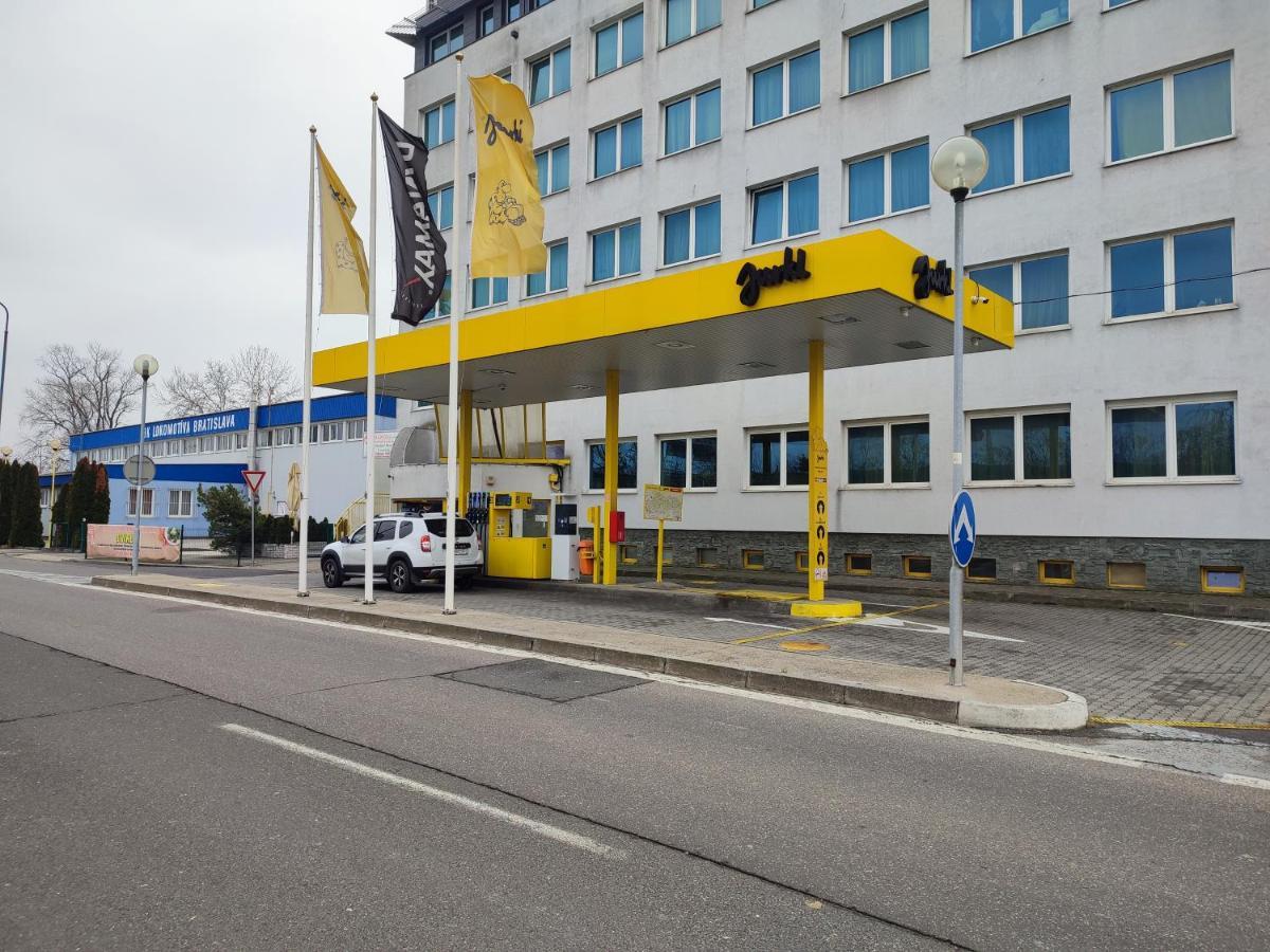 Hotel JURKI Dom Bratislava Buitenkant foto