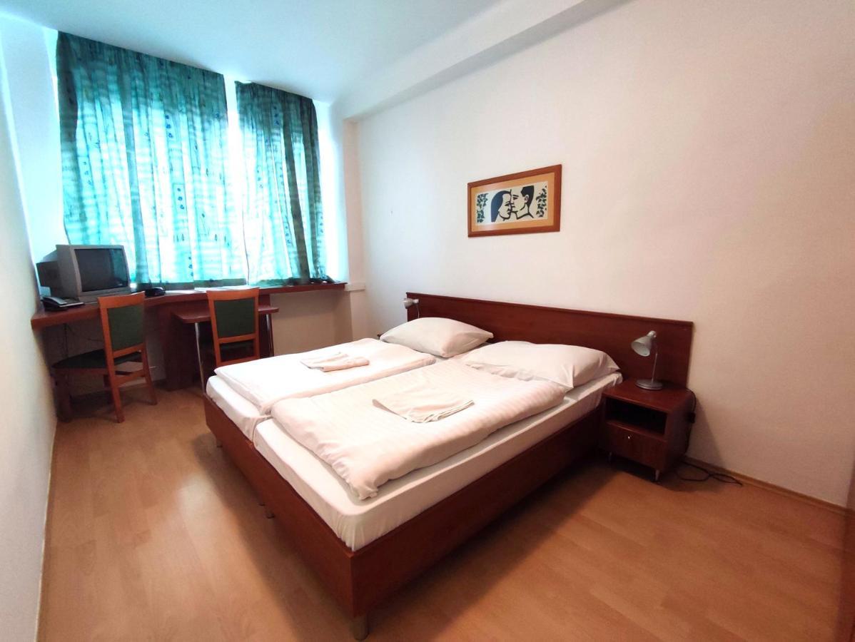 Hotel JURKI Dom Bratislava Buitenkant foto