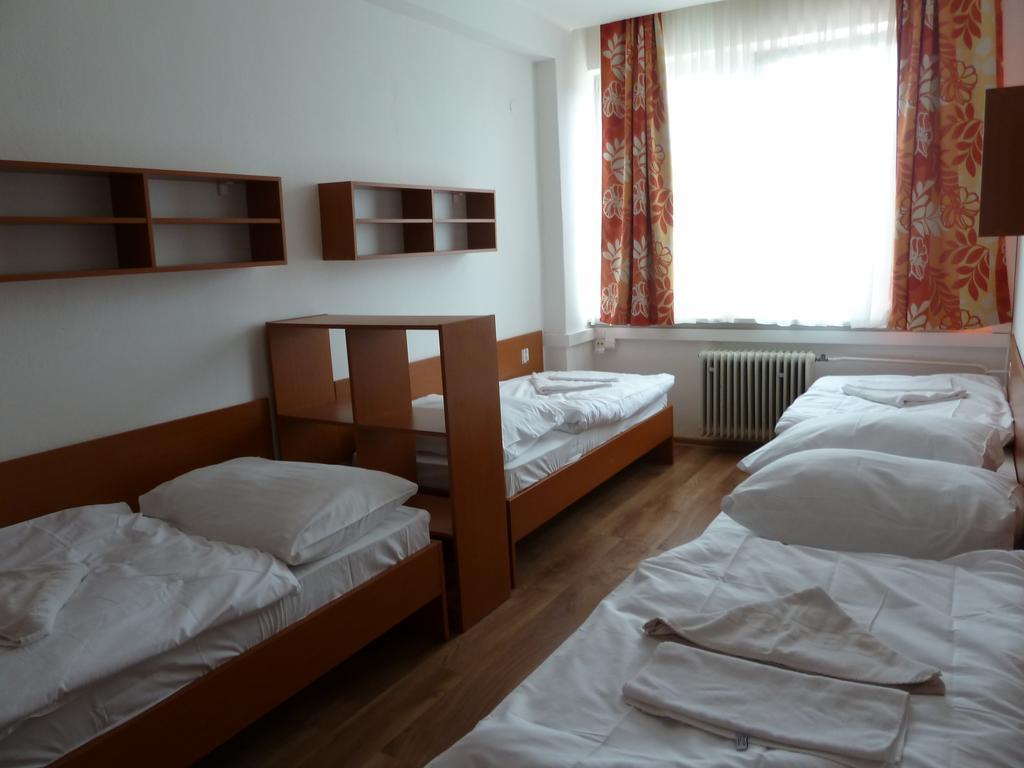 Hotel JURKI Dom Bratislava Buitenkant foto
