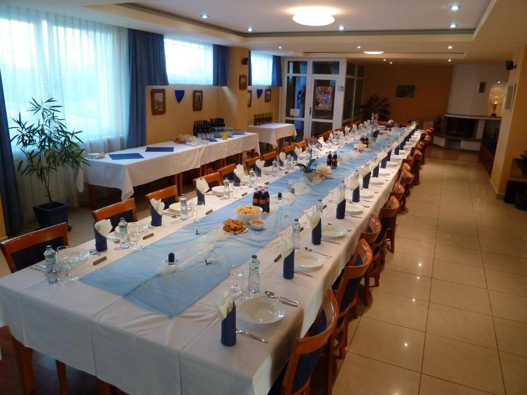 Hotel JURKI Dom Bratislava Buitenkant foto